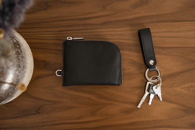 What Makes a Leather Wallet Hold Its Shape