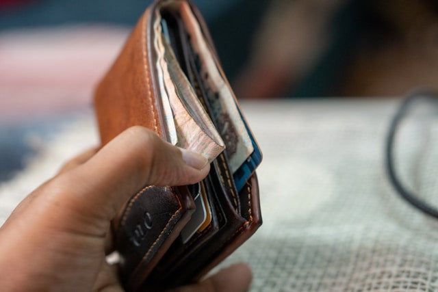 Why Your Wallet Bunches？