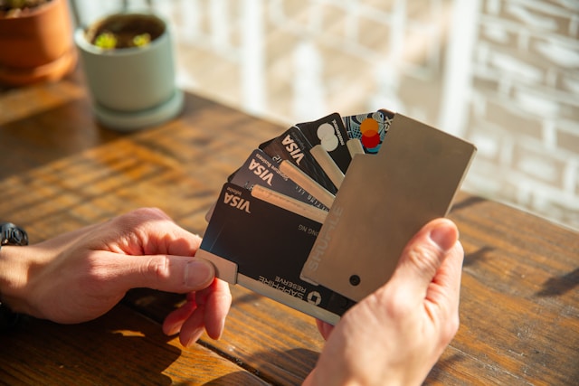 Does Minimalist Wallet Design Help Leather Age Better?