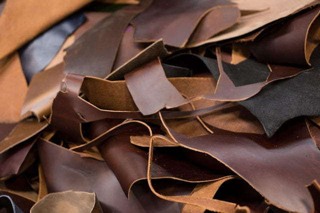 Why Full Grain Leather Ages Better Than Corrected Leather？
